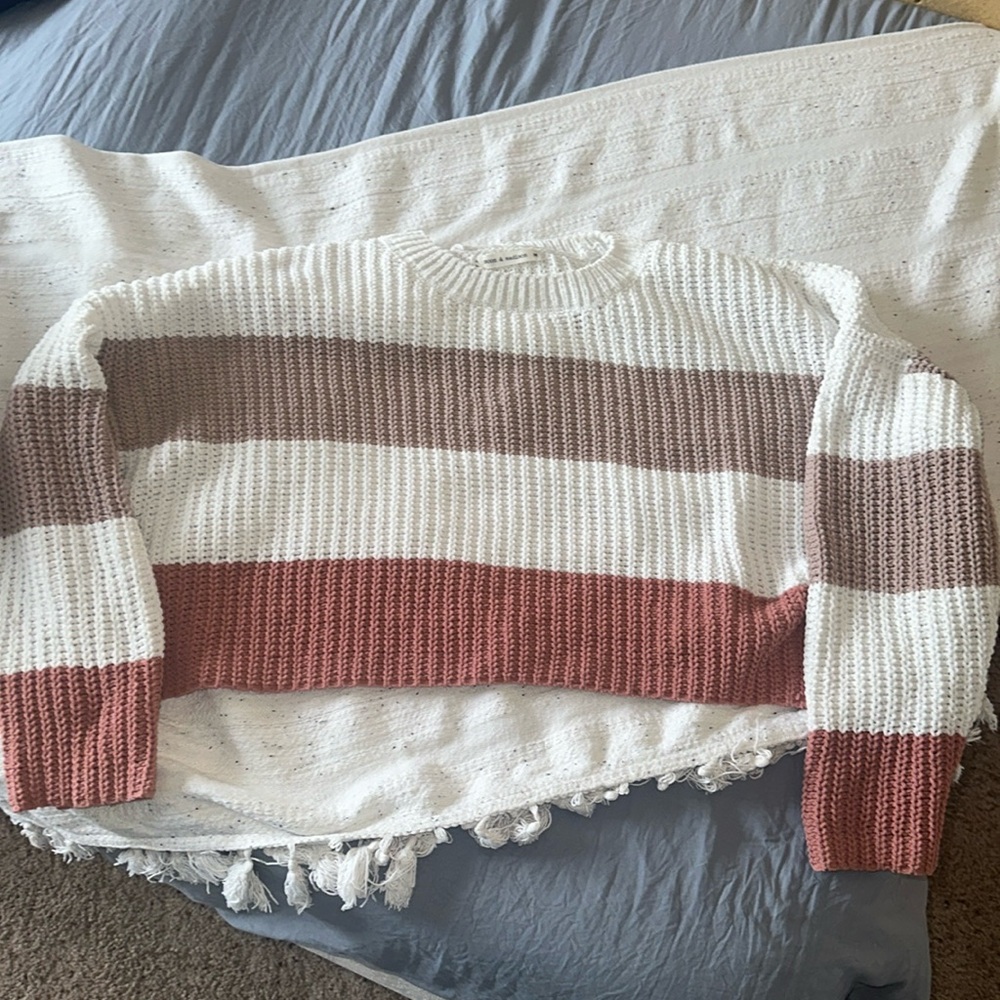 moon & madison oversized cropped sweater size medium